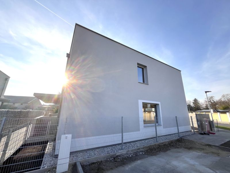 Reihenhaus mit Keller, Garten und 2 Stellpltzen! /  / 2523 Tattendorf / Bild 2
