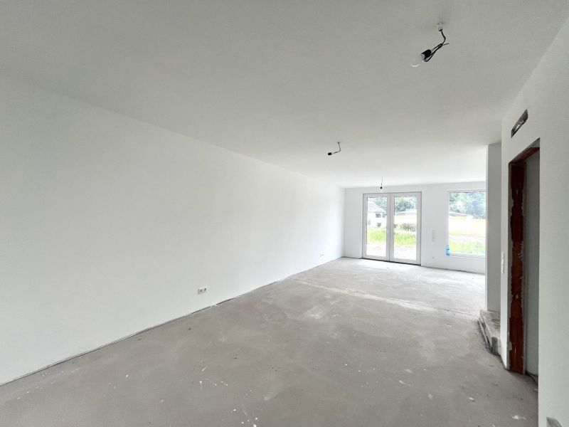 4 Zimmer  mit Keller, Garten und  2 Stellpltzen! /  / 2523 Tattendorf / Bild 1
