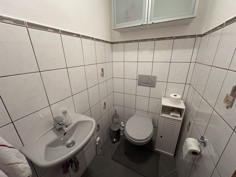 Tolles Zweifamilienhaus mit Einliegerwohnung, sonniger Terrasse, Keller, Doppelgarage und Pool! /  / 2511 Pfaffsttten / Bild 13