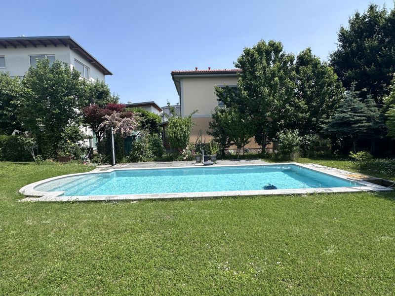 Tolles Zweifamilienhaus mit Einliegerwohnung, sonniger Terrasse, Keller, Doppelgarage und Pool! /  / 2511 Pfaffsttten / Bild 3