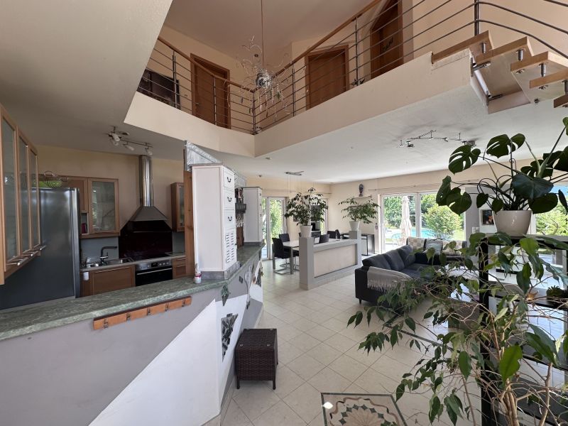 Tolles Zweifamilienhaus mit Einliegerwohnung, sonniger Terrasse, Keller, Doppelgarage und Pool! /  / 2511 Pfaffsttten / Bild 7
