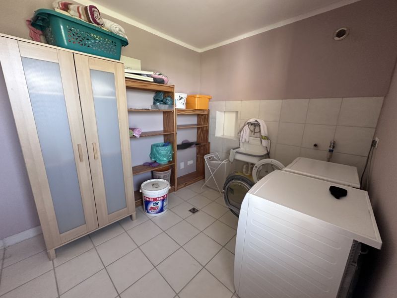 Tolles Zweifamilienhaus mit Einliegerwohnung, sonniger Terrasse, Keller, Doppelgarage und Pool! /  / 2511 Pfaffsttten / Bild 18