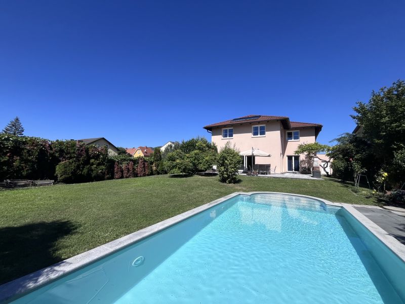 Tolles Zweifamilienhaus mit Einliegerwohnung, sonniger Terrasse, Keller, Doppelgarage und Pool! /  / 2511 Pfaffsttten / Bild 0