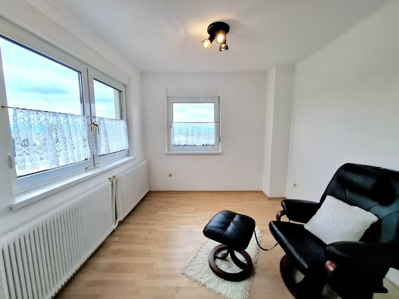 Super Liegenschaft: 6 Zimmer, Pool, Wintergarten und Garage ? Ihr neues Zuhause! /  / 7053 Hornstein / Vori?tan / Bild 2