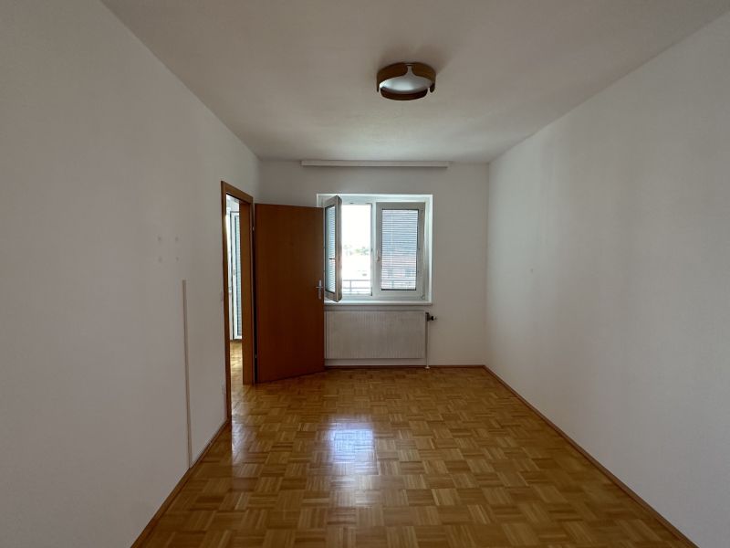 Grozgig Wohnen in perfekter Lage mitLoggia /  / 2340 Mdling / Bild 3