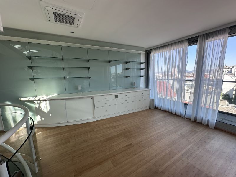 Tolle 3 Zimmer Dachgeschosswohnung mit Blick ber Wien! /  / 1040 Wien / Bild 2
