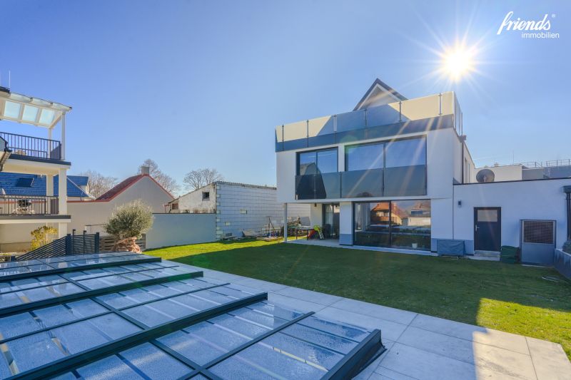 Moderne Traumvilla mit wunderschnem Weitblick /  / 2372 Giehbl / Bild 14