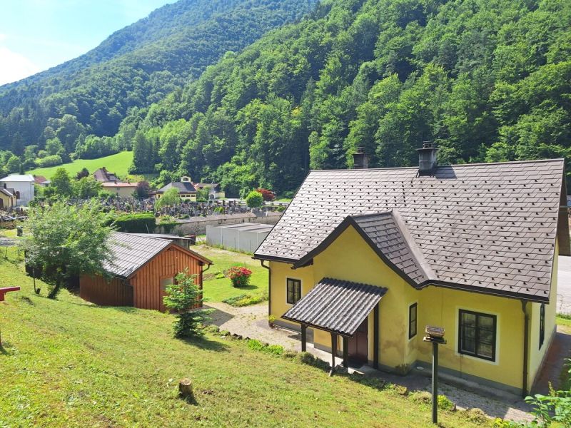 Gemütliches Häuschen mit großem Garten in Gaming