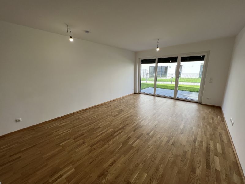 Moderne Mietwohnung mit Garten