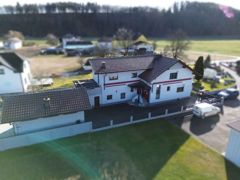 Liegenschaft mit gro�z�gigem Garten, Pool und Schwimmbiotop /  / 3300&nbsp;Amstetten / Bild 0