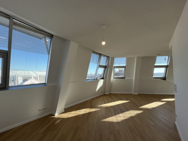 Traumhafte Dachgescho�wohnung mit herrlichem Ausblick- zu mieten in 1060 Wien /  / 1060&nbsp;Wien / Bild 0