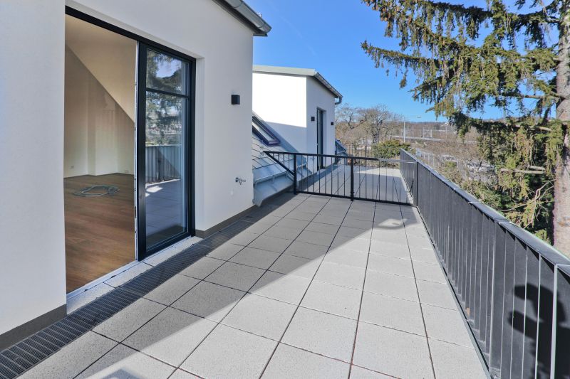 4 Zimmer im neu ausgebauten Dachgeschoß, großer gartenseitiger Balkon, Grünblick - zu kaufen in 1130 Wien / / 1130 Wien / Bild 2