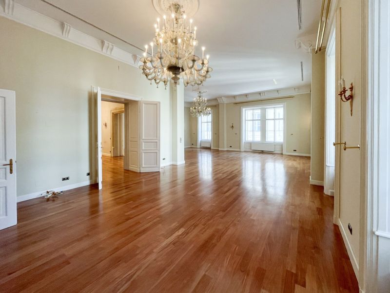 Prachtvolle Palaiswohnung auf 349 m� nahe Minoritenplatz -  zu mieten in 1010 Wien