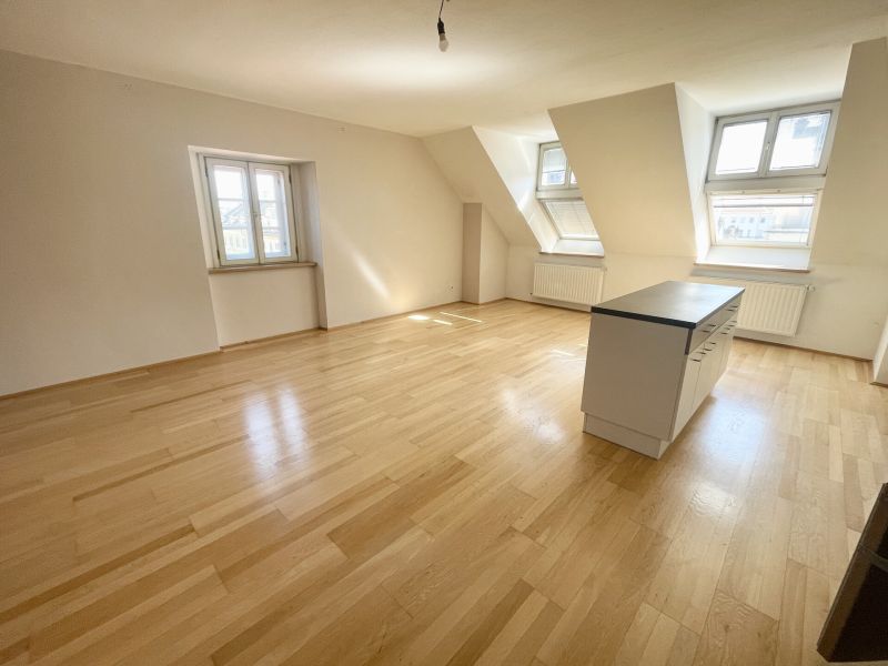 Ger�umige Dachgescho�wohnung in der Grazer Innenstadt zu mieten! /  / 8010&nbsp;Graz / Bild 0