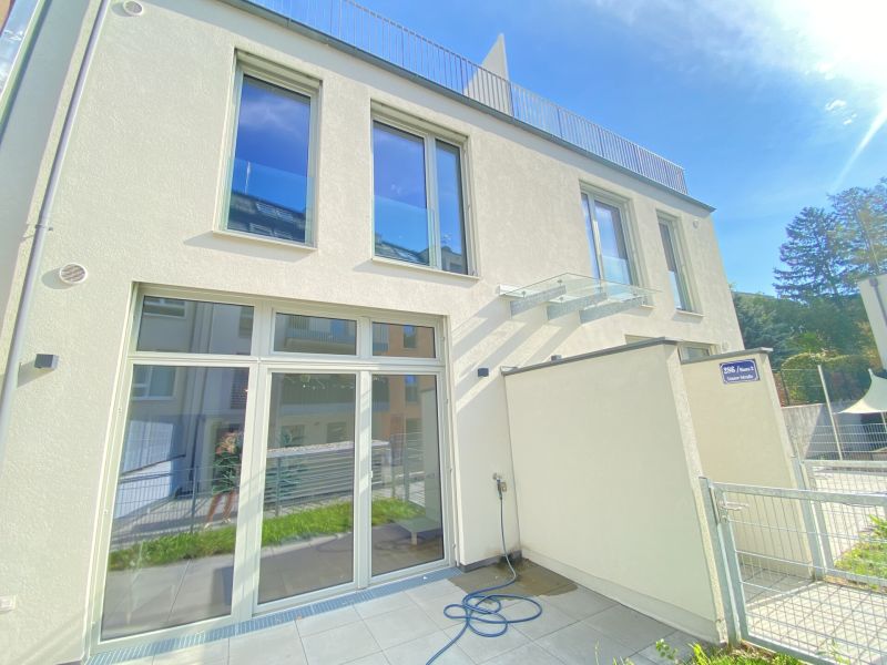 Wohnen und Arbeiten - Fertig gestelltes, hochwertiges Townhouse - 3 Ebenen mit Terrassen und Gr�nfl�che - provisionsfrei zu kaufen in 1140 Wien