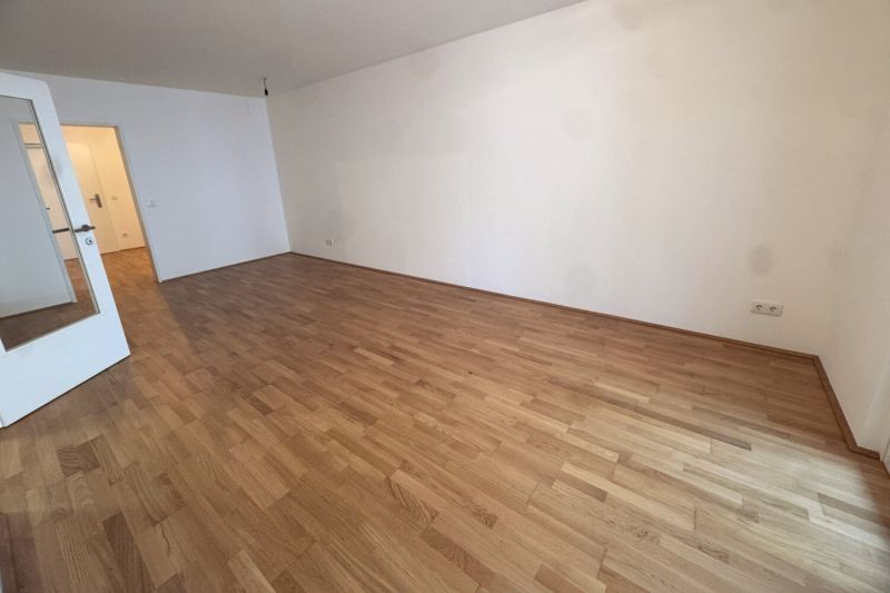 Smarte Wohnung mit 2 Eingängen und großer Loggia - bezugsfertig zu kaufen in 1140 Wien / / 1140 Wien / Bild 2