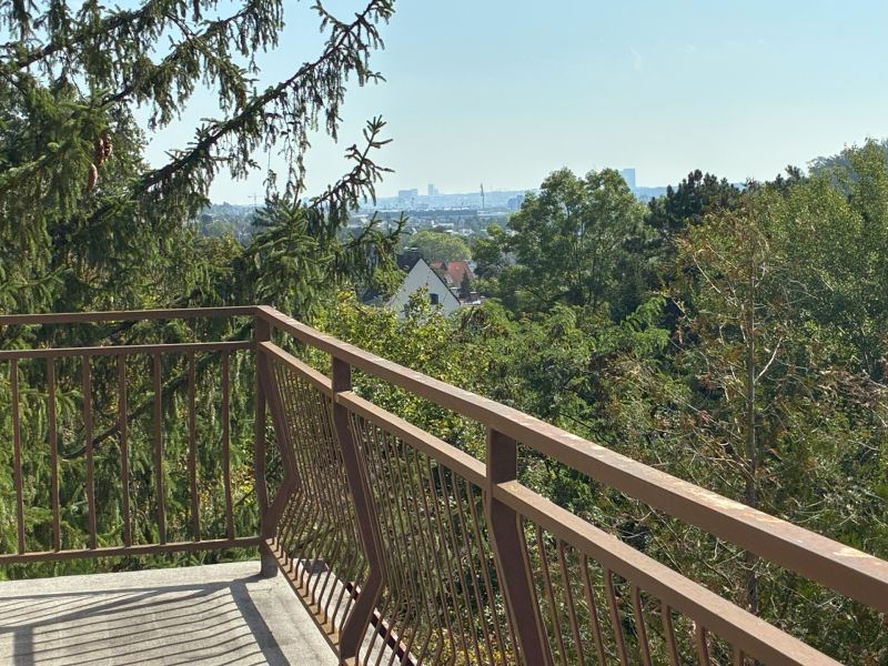 Sensationeller Ausblick - Sonniges Grundstück mit renovierungsbedürftigem Haus - zu kaufen in 1140 Wien