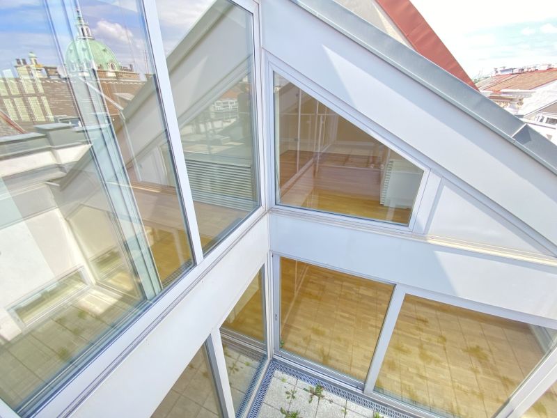 Exklusive Maisonette im Dachgeschoß im herrschaftlichen Palais, mit Terrassen, Blick Richtung Karlskirche - zu kaufen in 1040 Wien / / 1040 Wien, Wieden / Bild 3