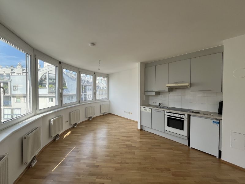2 Zimmer Dachgeschoßwohnung in bester Lage - 1050 Wien! / / 1050 Wien / Bild 0