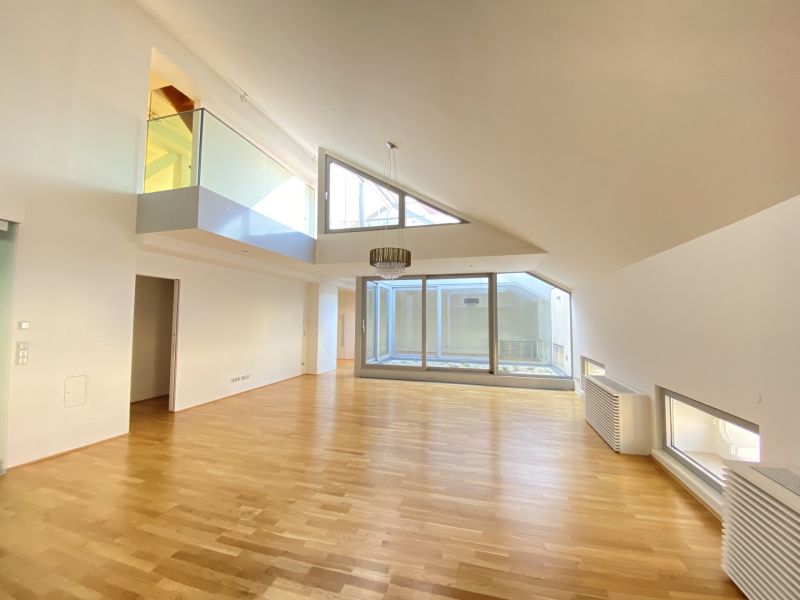 Exklusive Maisonette im Dachgeschoß im herrschaftlichen Palais, mit Terrassen, Blick Richtung Karlskirche - zu kaufen in 1040 Wien / / 1040 Wien, Wieden / Bild 2
