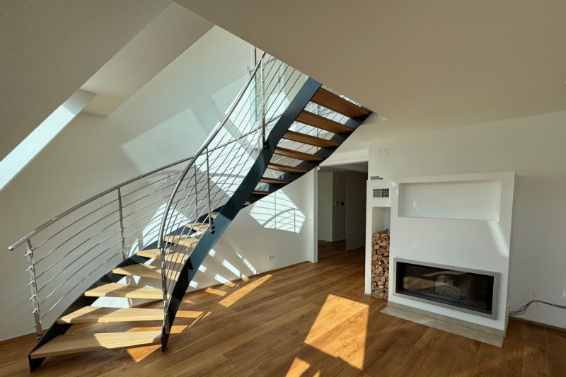 Repr�sentative Lage - Generalsaniertes Penthouse im Dachgescho� mit Terrassen - N�he Oper und Karlsplatz - zu kaufen in 1010 Wien /  / 1010&nbsp;Wien / Bild 2