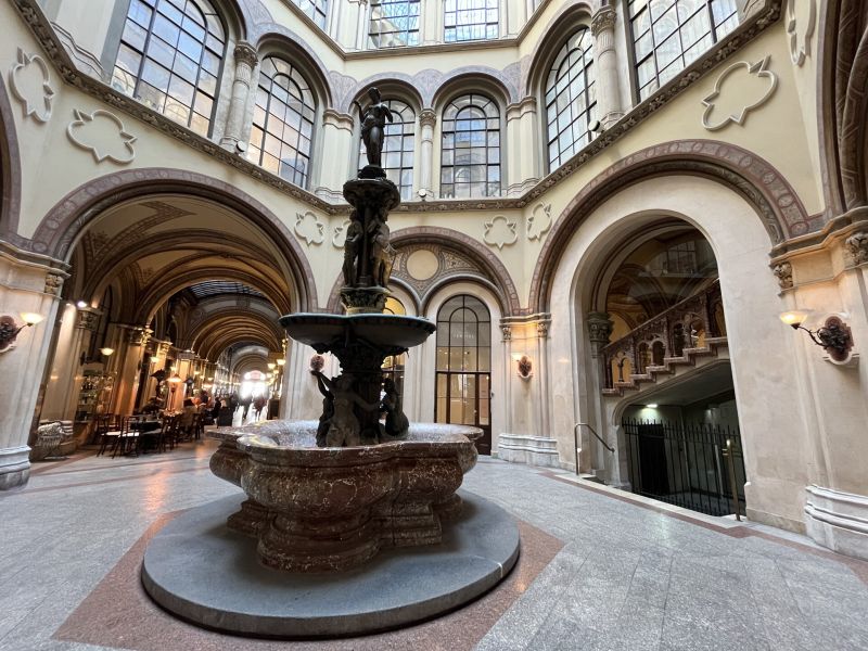 PALAIS HARDEGG: 3-Zimmer-DG-Wohnung mit 3 Terrassen zu mieten an der Freyung - wohnen in 1010 Wien / / 1010 Wien / Bild 2