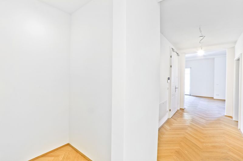 3 Zimmer mit Altbau-Charme und gartenseitigem Balkon - zu mieten in 1130 Wien / / 1130 Wien / Bild 8