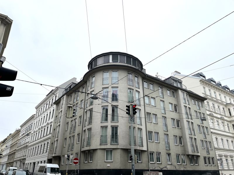 2 Zimmer Dachgeschoßwohnung in bester Lage - 1050 Wien! / / 1050 Wien / Bild 2
