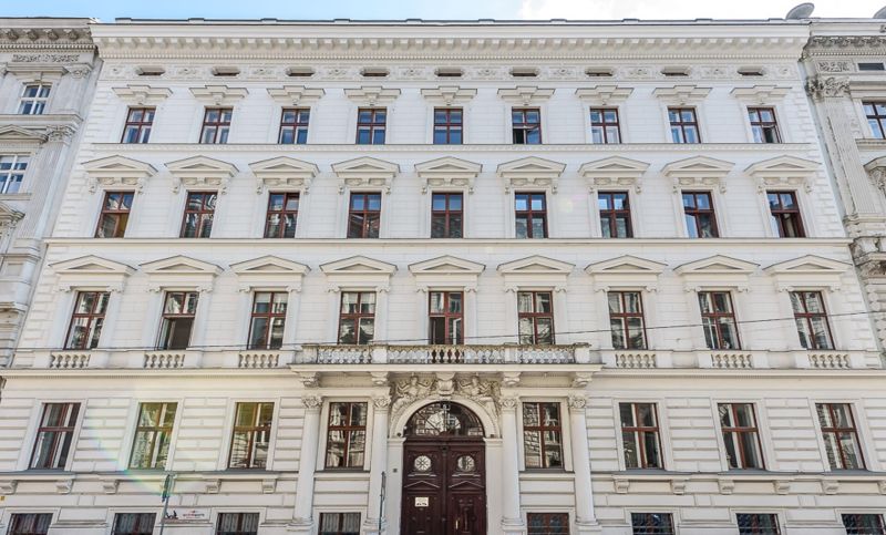 Wohnen und Arbeiten im historischen Palais - Fläche im Hochparterre - ehemalige Büroeinheit im Botschaftsviertel - zu kaufen in 1040 Wien / / 1040 Wien, Wieden / Bild 1