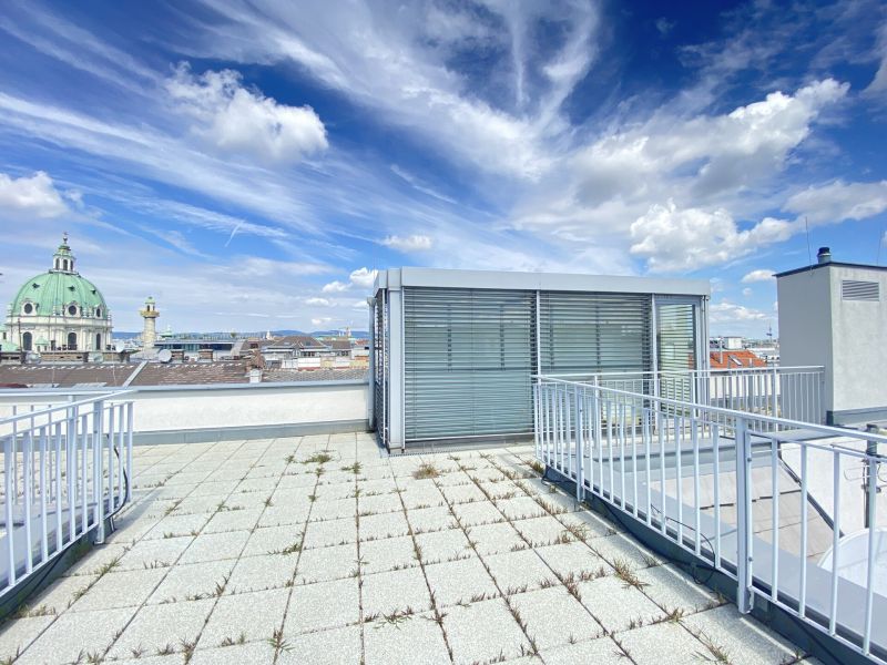 Exklusive Maisonette im Dachgeschoß im herrschaftlichen Palais, mit Terrassen, Blick Richtung Karlskirche - zu kaufen in 1040 Wien / / 1040 Wien, Wieden / Bild 0