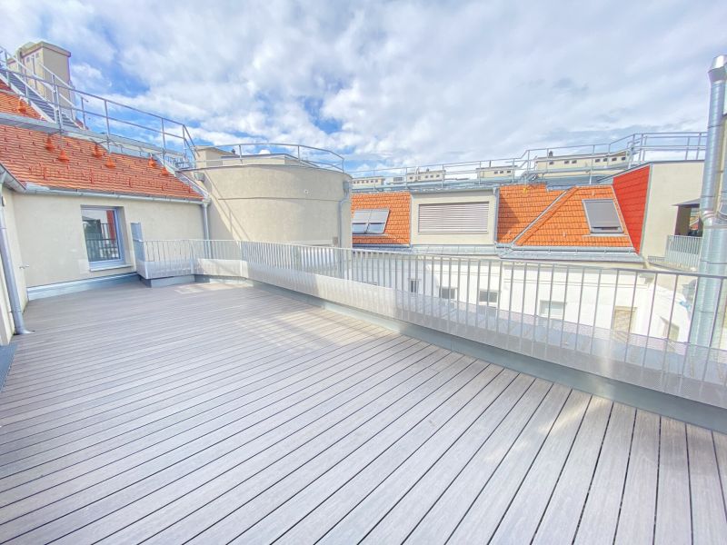 Familienfreundliche Dachgeschoßwohnung mit 40 m² Terrasse in top Grün-Ruhelage; 1 Stellplatz inkludiert - zu kaufen in 1090 Wien