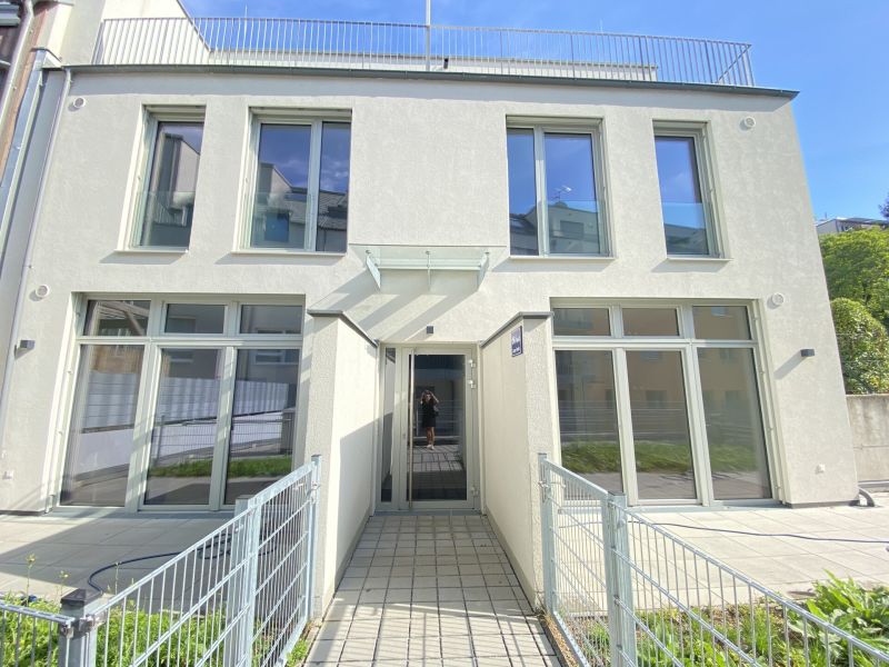 Wohnen und Arbeiten - Fertig gestelltes, hochwertiges Townhouse - 3 Ebenen mit Terrassen und Gr�nfl�che - provisionsfrei zu kaufen in 1140 Wien /  / 1140&nbsp;Wien / Bild 1