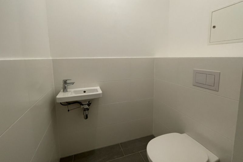 Smarte Wohnung mit 2 Eingängen und großer Loggia - bezugsfertig zu kaufen in 1140 Wien / / 1140 Wien / Bild 8