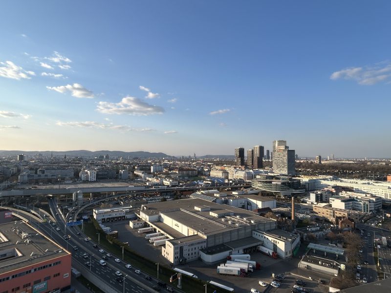 Geräumige 2-Zimmer-Wohnung im 21.OG / / 1030 Wien / Bild 0