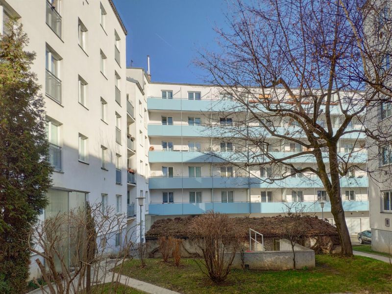 3-Zimmer-Wohnung mit Balkon im Grünen unbefristet & provisionsfrei (ACHTUNG: UNSANIERT!)