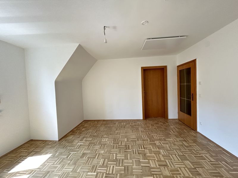 Geräumige 3-Zimmer-Wohnung im DG / / 1190 Wien / Bild 5