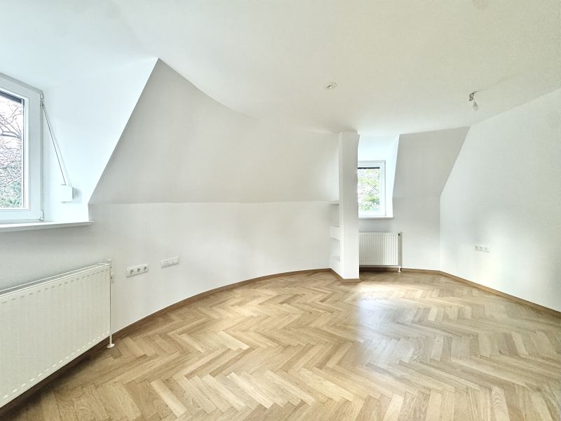 Naturnah wohnen nahe Lainzer Tiergarten ? sanierte Dachgeschosswohnung + optionaler Garage & Garten /  / 1130 Wien, Hietzing / Wien 13., Hie / Bild 2