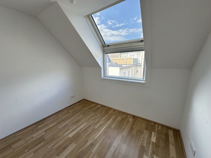 JADENHOF - TOP 4-Zimmer-Wohnung - GEKHLT - MODERNE DG WHG NHE U3 mit Balkon /  / 1150 Wien / Bild 1
