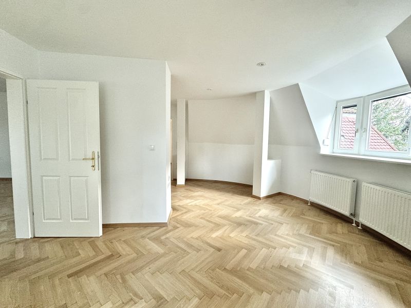 Naturnah wohnen nahe Lainzer Tiergarten ? sanierte Dachgeschosswohnung + optionaler Garage & Garten /  / 1130 Wien, Hietzing / Wien 13., Hie / Bild 3