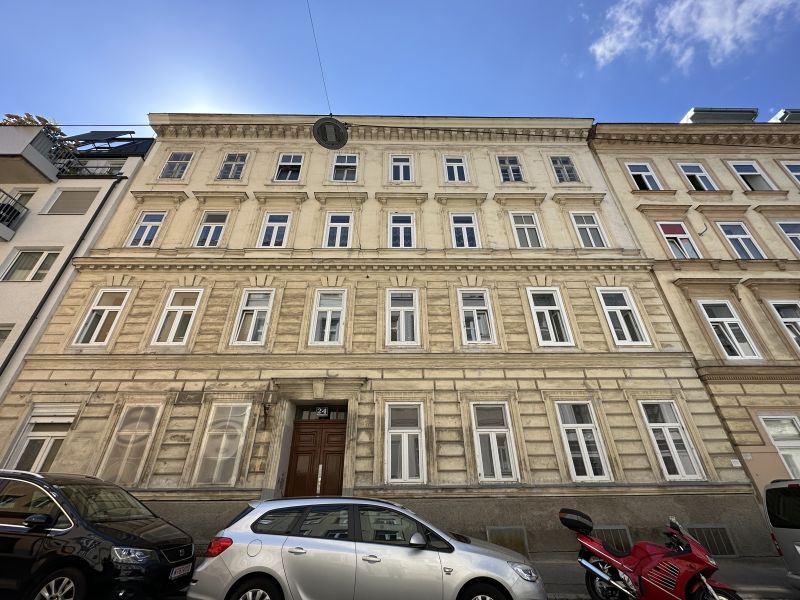 Sdseitige 2 Zimmer Wohnung mit Sanierungsbedarf in absoluter Ruhelage mit Hofausrichtung /  / 1120 Wien / Bild 2