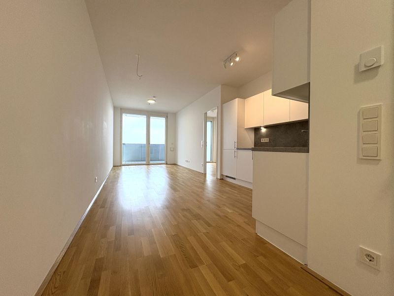 Moderne 2-Zimmer-Wohnung im Marina Tower mit Einbauküche und Freifläche - Top Lage