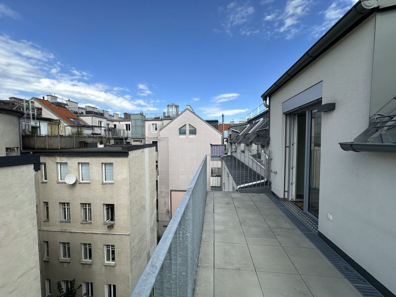 JADENHOF - TOP 4-Zimmer-Wohnung - GEKHLT - MODERNE DG WHG NHE U3 mit Balkon /  / 1150 Wien / Bild 4