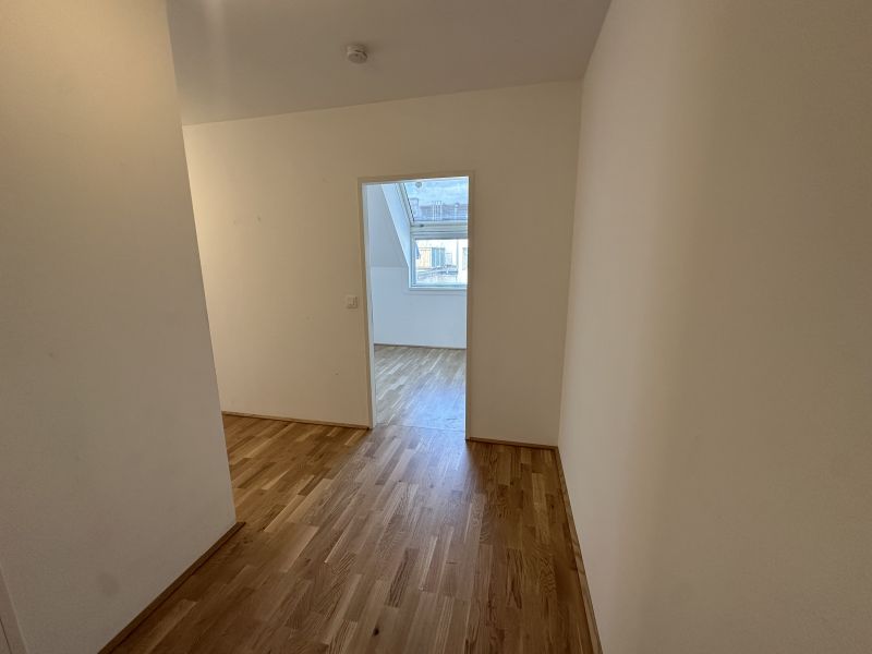 JADENHOF - TOP 4-Zimmer-Wohnung - GEKHLT - MODERNE DG WHG NHE U3 mit Balkon /  / 1150 Wien / Bild 2