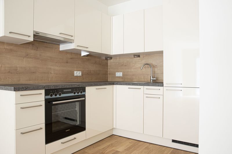 AB SOFORT: UBG3 - GEKÜHLTE 1-Zimmer-WOhnung mit Terrasse - NÄHE U3