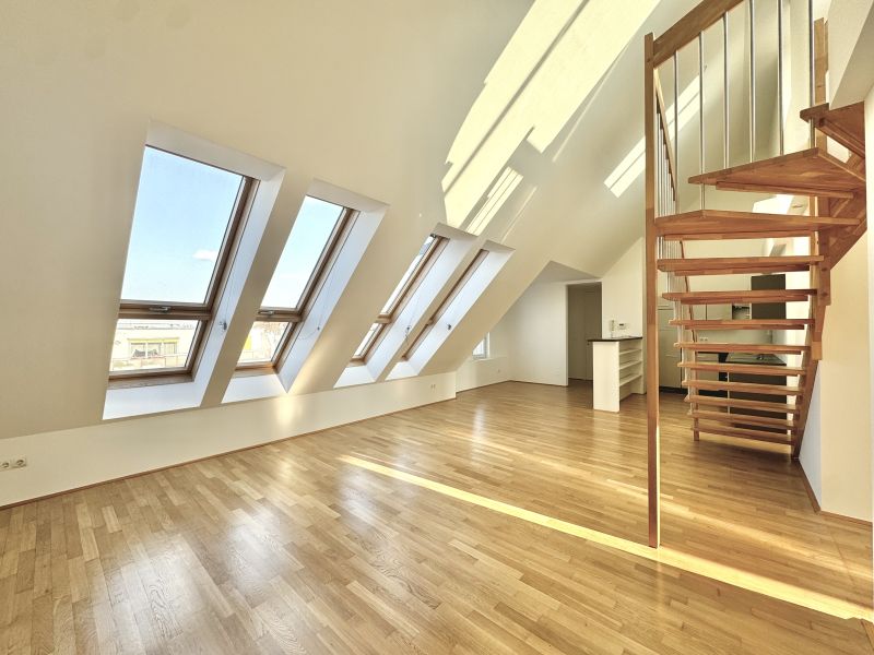 Dachgeschoss-Maisonette mit 3 Zimmern und traumhaftem Weitblick nahe der äußeren Mariahilfer Straße