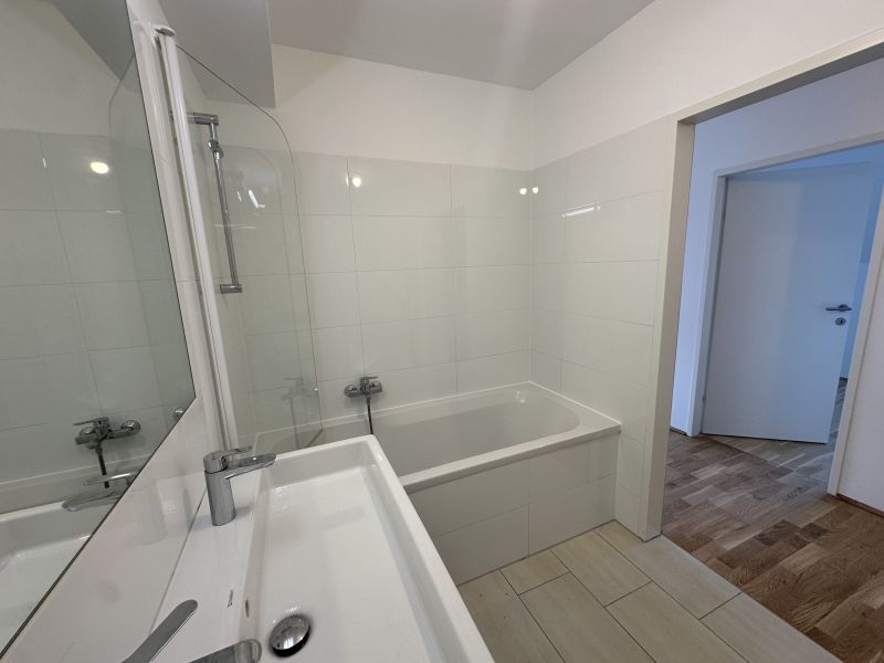 JADENHOF - TOP 4-Zimmer-Wohnung - GEKHLT - MODERNE DG WHG NHE U3 mit Balkon /  / 1150 Wien / Bild 6