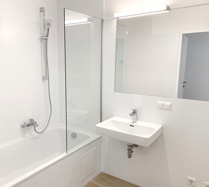 WUNDERSCHÖNE 2-ZIMMER WOHNUNG - BALKON - RUHELAGE - INKL. KÜHLUNG UND HOCHWERTIGER AUSSTATTUNG /  / 1220 Wien / Bild 3