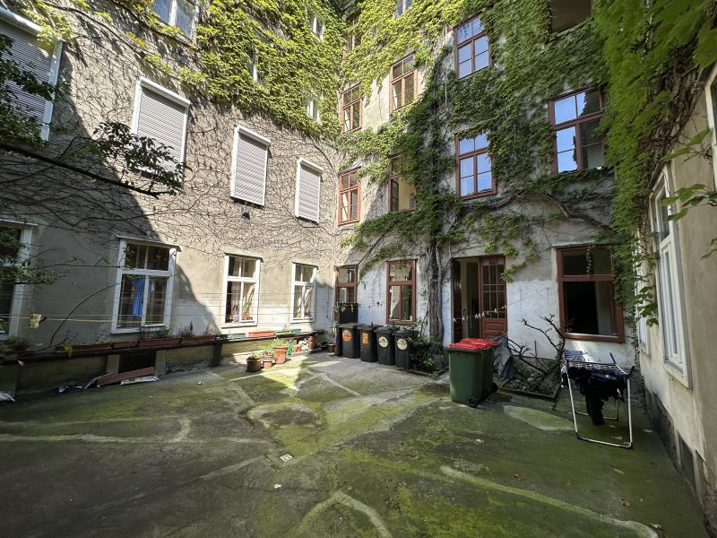 Sdseitige 2 Zimmer Wohnung mit Sanierungsbedarf in absoluter Ruhelage mit Hofausrichtung /  / 1120 Wien / Bild 3