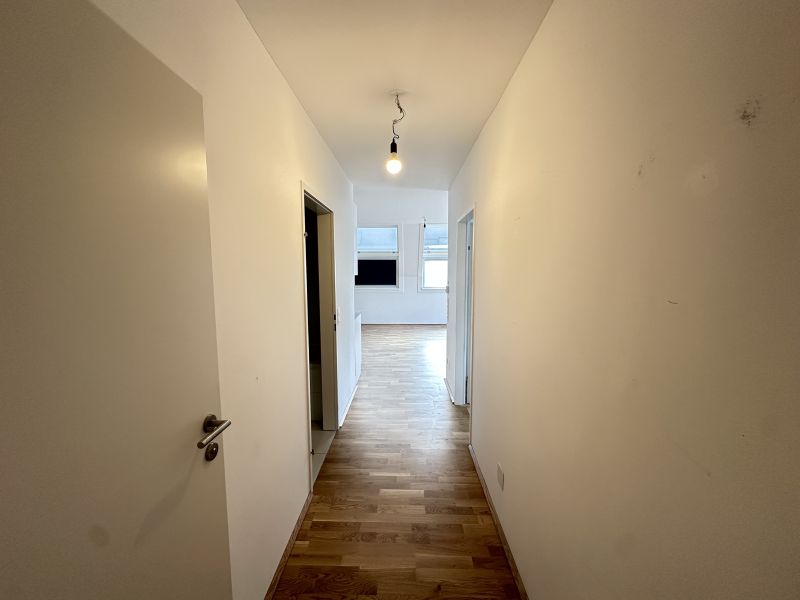 JADENHOF - TOP 4-Zimmer-Wohnung - GEKHLT - MODERNE DG WHG NHE U3 mit Balkon /  / 1150 Wien / Bild 3