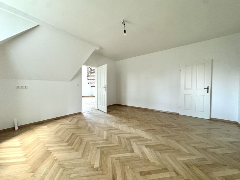 Naturnah wohnen nahe Lainzer Tiergarten ? sanierte Dachgeschosswohnung + optionaler Garage & Garten /  / 1130 Wien, Hietzing / Wien 13., Hie / Bild 1